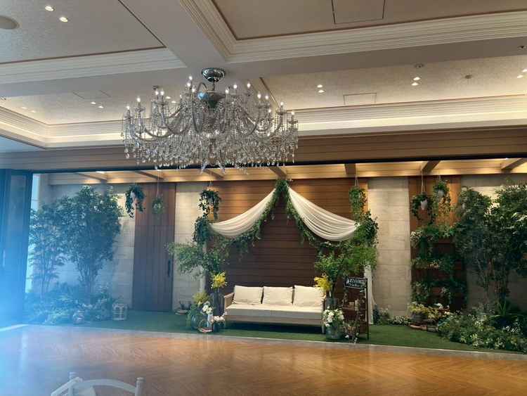 屋内にガーデンスペースを取り入れており、天候に関わらず自然を感じる事ができる。