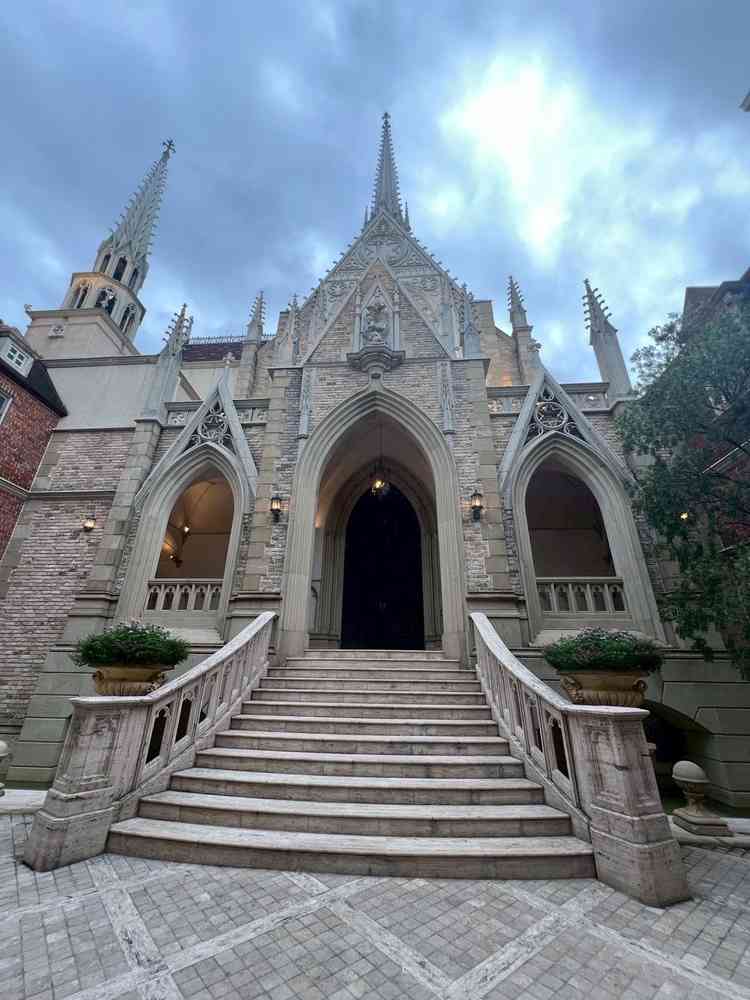 挙式を行うチャペルの外観