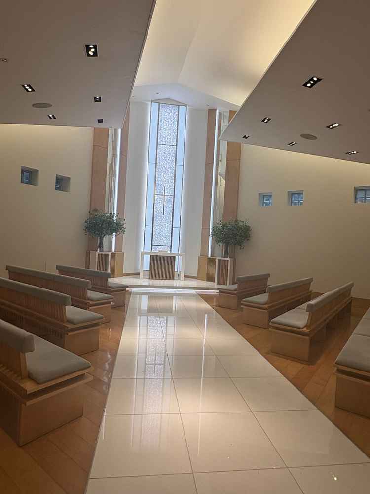 独立型のチャペル(木目調でシンプル)