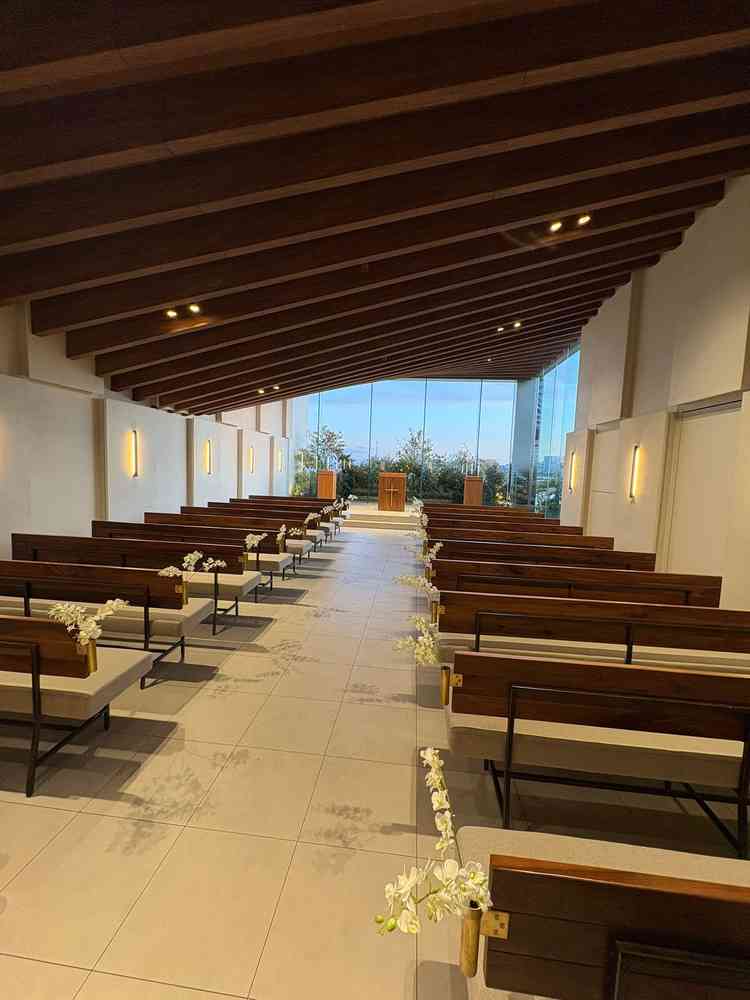 後ろから見たチャペルの写真