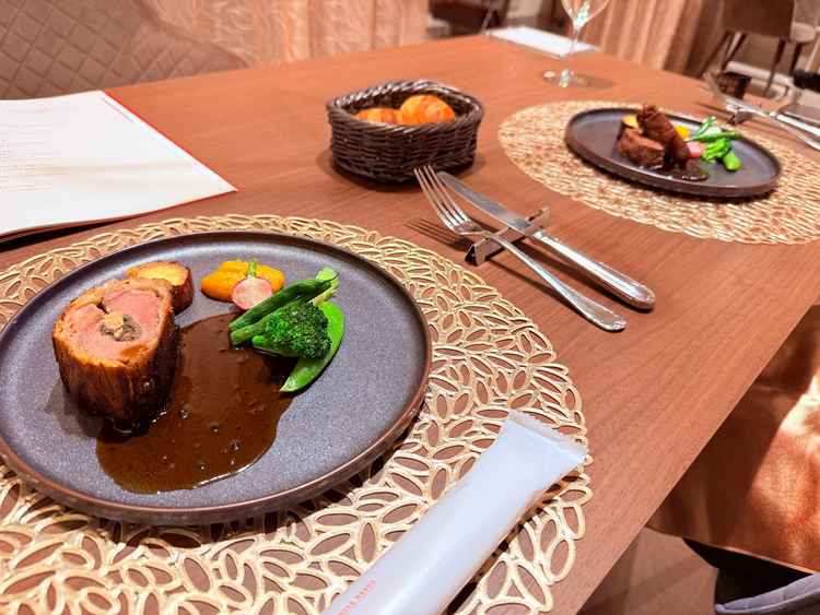 見学の前にいただいた試食です。ラム肉が特に美味しかったです。
