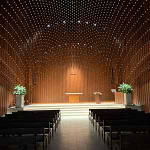 挙式会場はとても広く壮大に感じました。