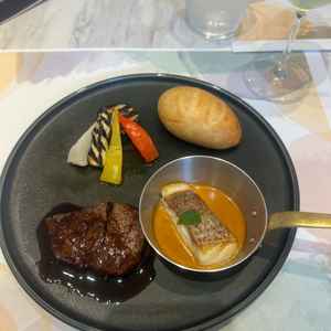 試食で頂いたプレートの写真。どれを食べても美味しく、料理も満足できると思った。