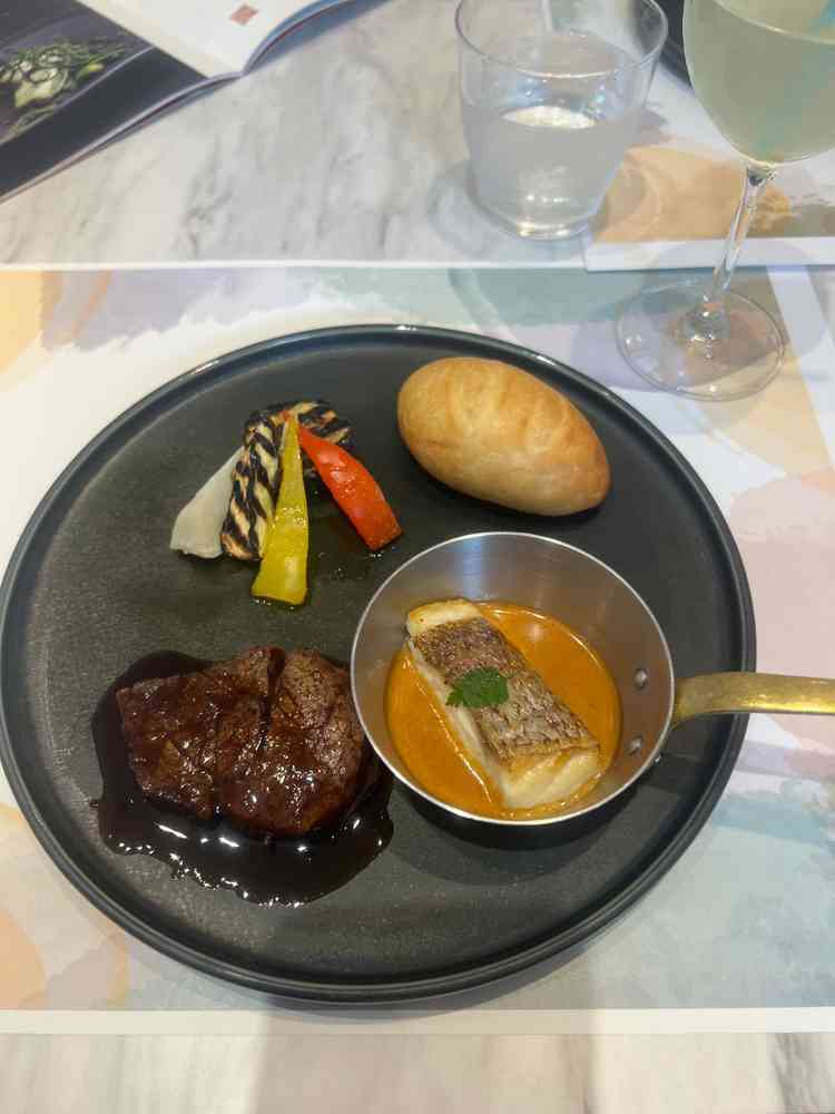 試食で頂いたプレートの写真。どれを食べても美味しく、料理も満足できると思った。