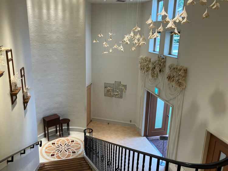 披露宴へ続く共用廊下。式場内どこも海外のような世界観で、非日常空間を演出してくれる。