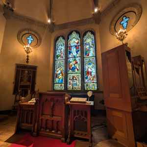 思っていたよりも明るいチャペルでした。