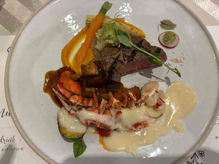 試食会の写真。ソースが何種類もあり、最後まで飽きることなく食べれました。