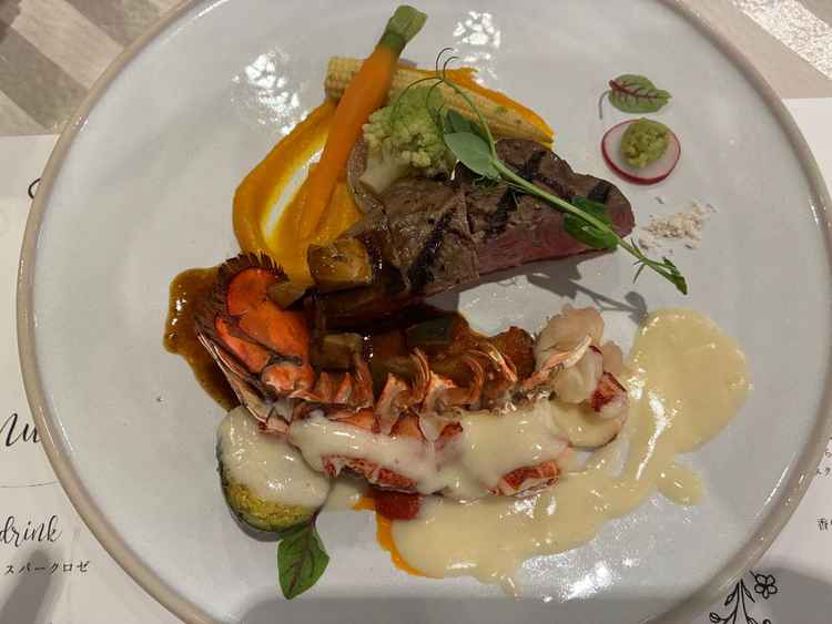 試食会の写真。ソースが何種類もあり、最後まで飽きることなく食べれました。