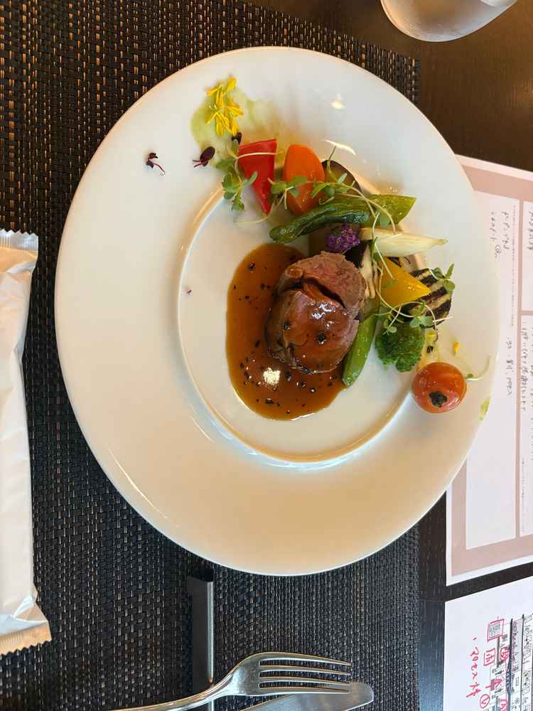 シェフの豪華フレンチ試食した。牛肉のアルモニービーフとても美味しかったです。