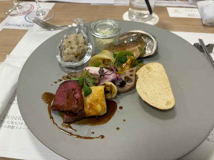 試食させて頂いた料理です。どれも非常に美味しかったです。特にお肉料理が美味しかったです。