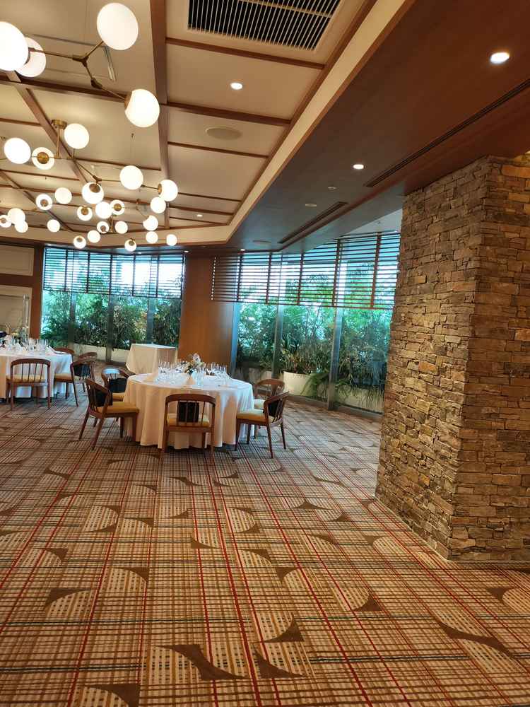 披露宴会場その2。人数に合わせてや日程によって会場が選べるとのことでした。