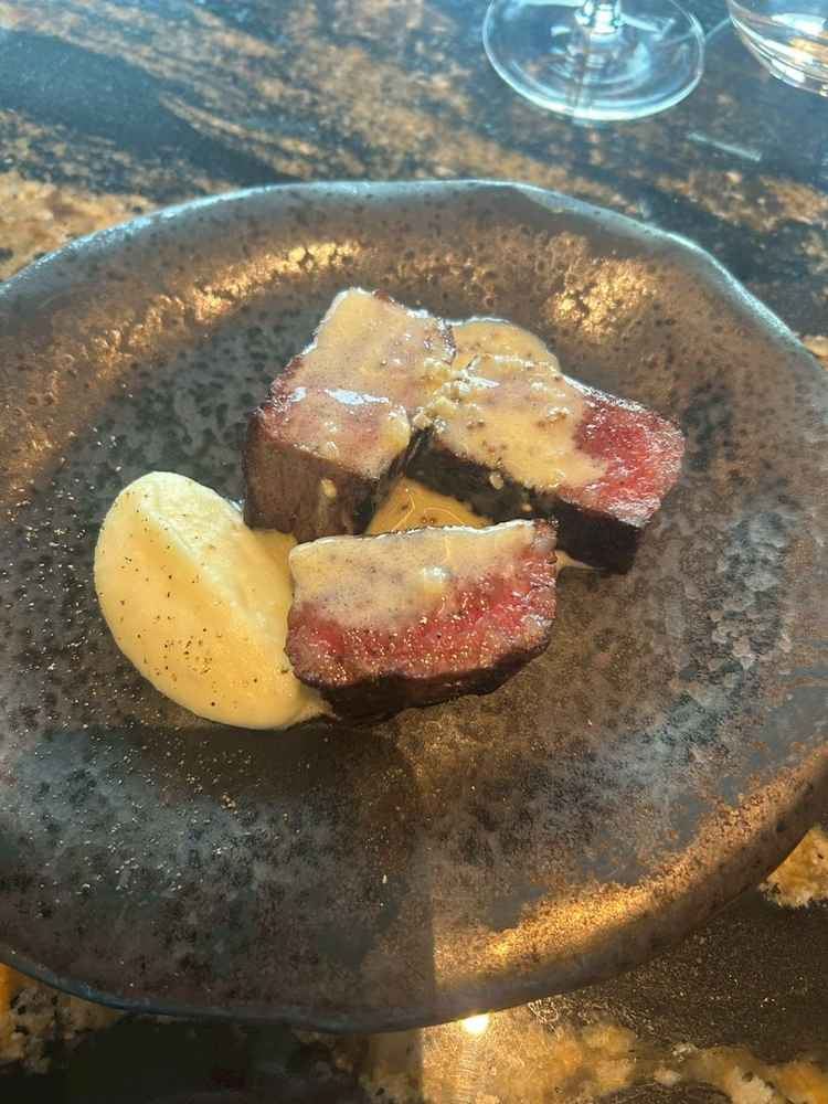 メインの肉料理。見積時に設定したコースが少し高めだったこともあり、当日は更に部位に拘ると言われて感激