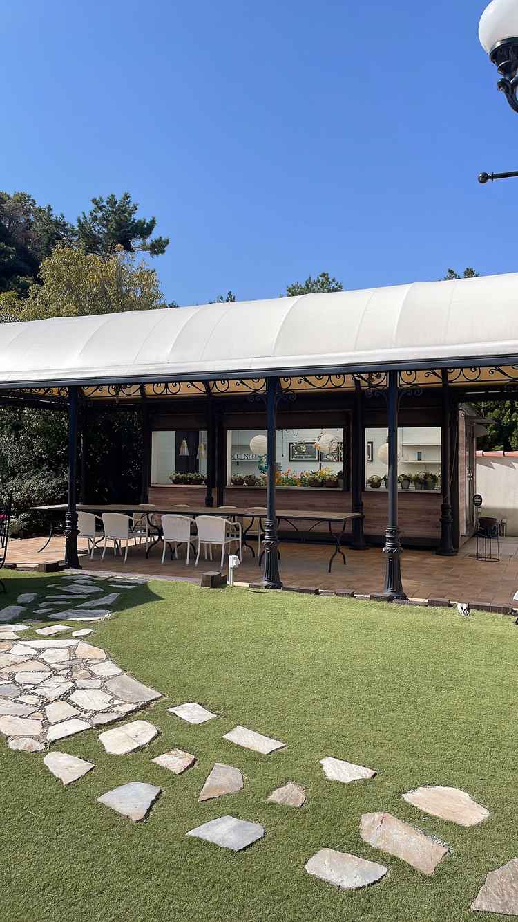 外でなにかデザートブッフェや、パエリア振る舞い、コーヒー振る舞いする時等に使用できるガーデン