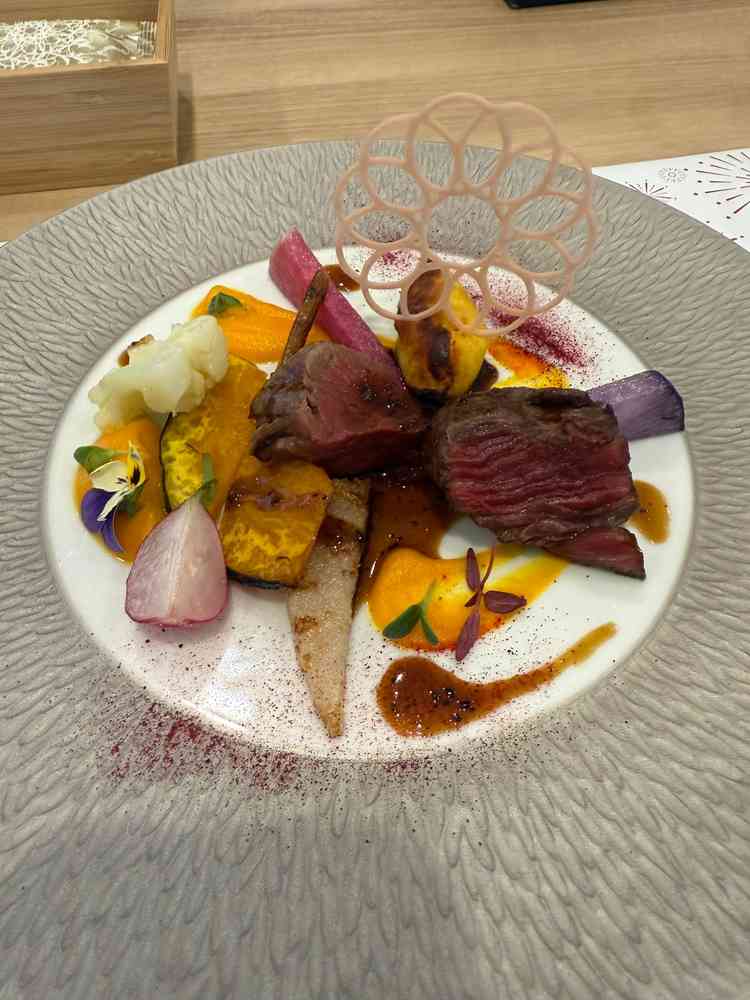 メインの肉料理もとても美味しかったです。