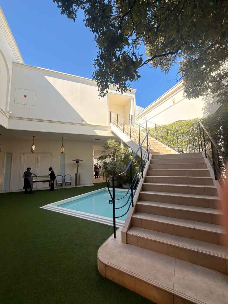 ガーデン×階段×プール。無限にやりたい演出が浮かぶくらい理想的でした。