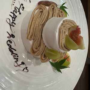 ミニウェディングケーキ。味も大変美味しかったです。