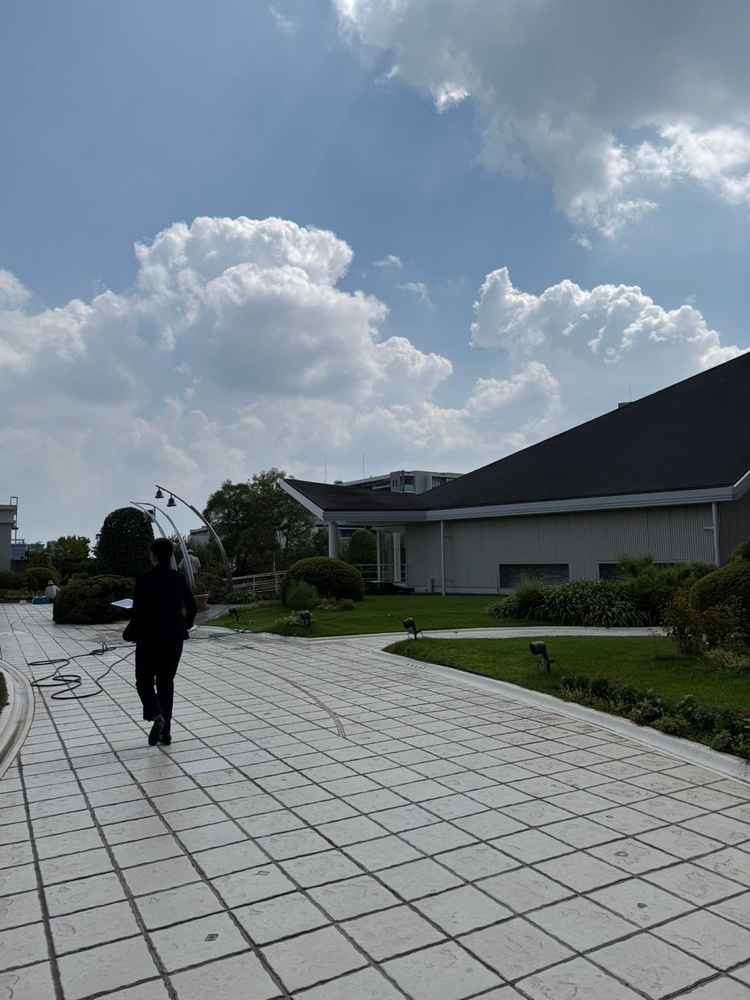 チャペルまでの道のりのガーデン