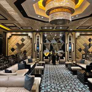 エントランスの待機場所で華やかだった。