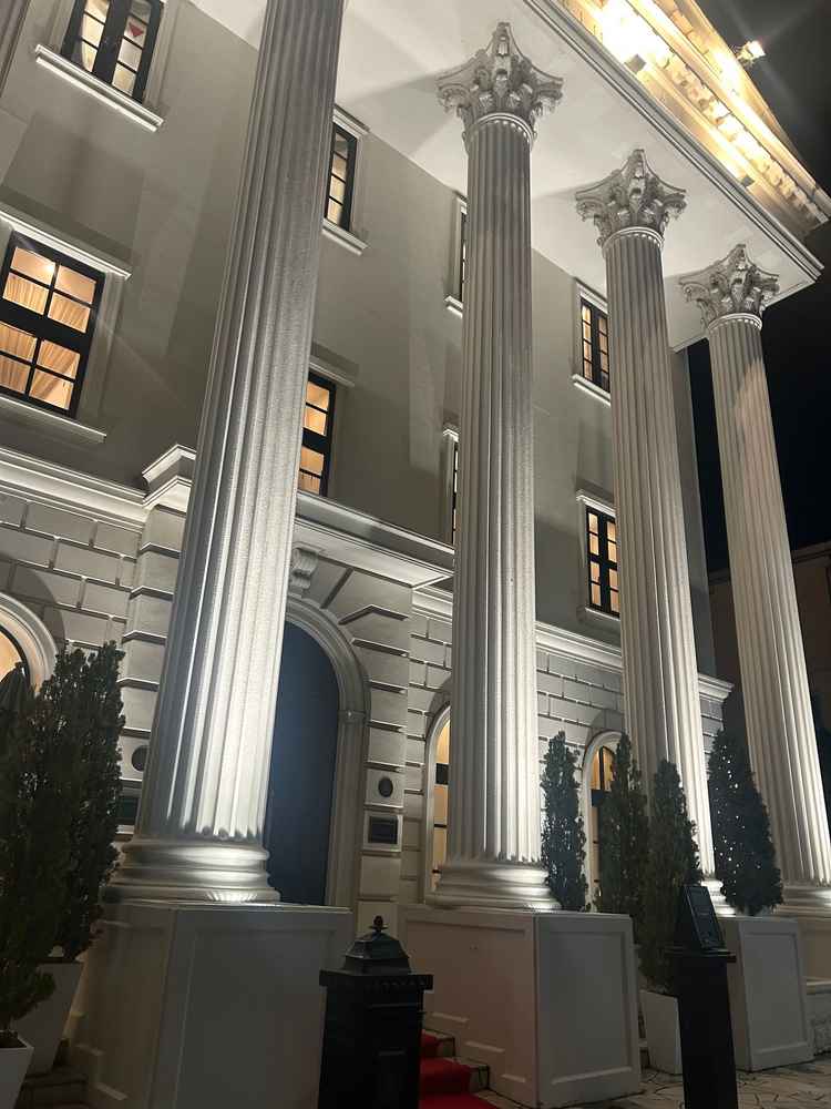 式場入口。夜はライトアップもされていてとても幻想的な雰囲気。