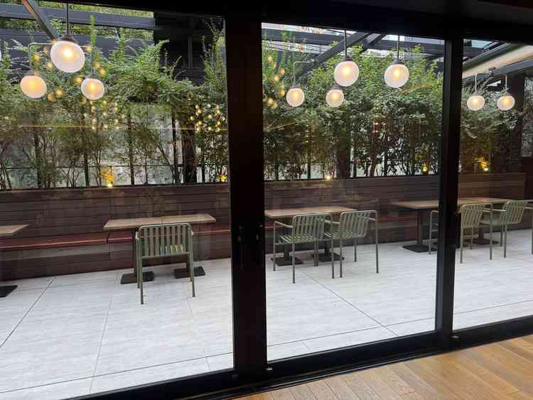 テラスから入場できるのもポイントでした