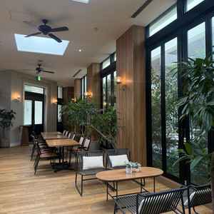 待合室にも使えるカフェラウンジ。ウェルカムドリンクなどここで提供されるみたいです。