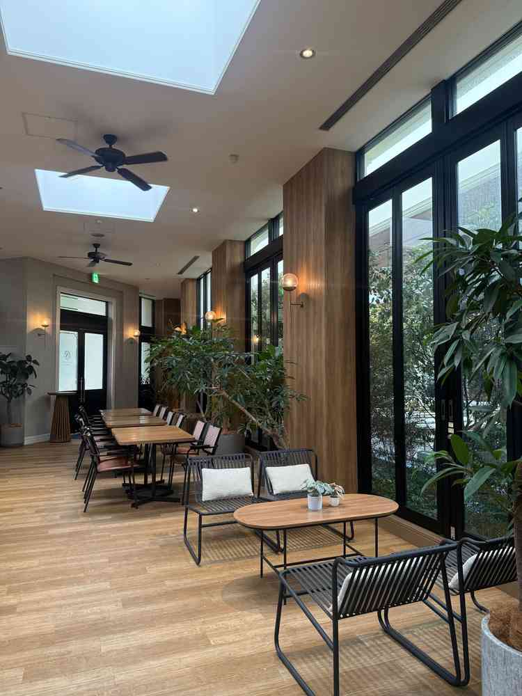 待合室にも使えるカフェラウンジ。ウェルカムドリンクなどここで提供されるみたいです。