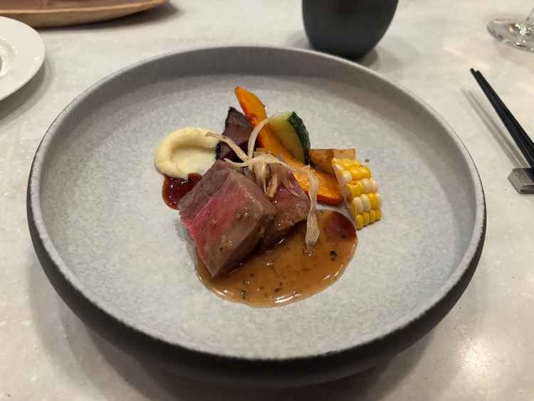 試食4品目。お肉は柔らかく、脂もちょうど良く胃もたれなどせず食べることができた。