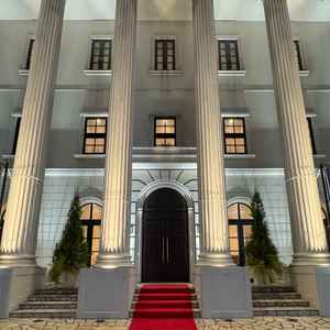 夜のライトアップされた外観も素敵だった。