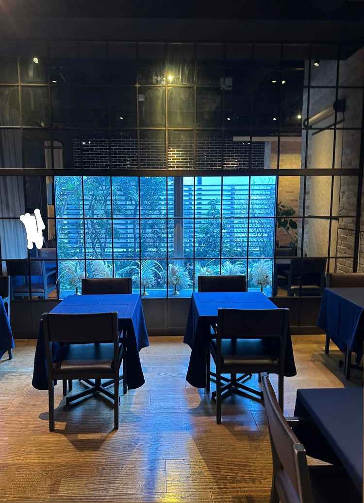 挙式を挙げる場所の写真。レストランレイアウトだったが、こちらに装飾台等が入り挙式を行うと伺った。