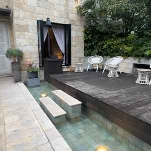 入り口のテラス（ここでも演出可能）