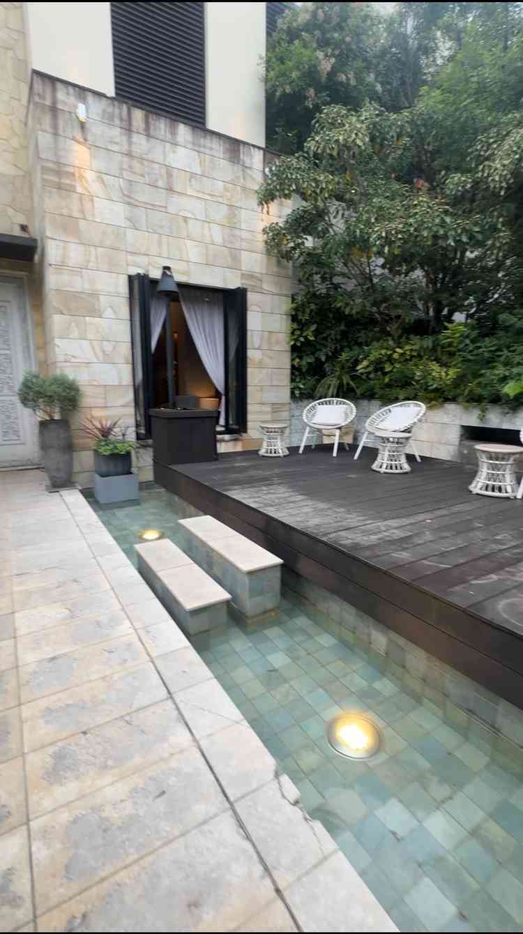 入り口のテラス（ここでも演出可能）