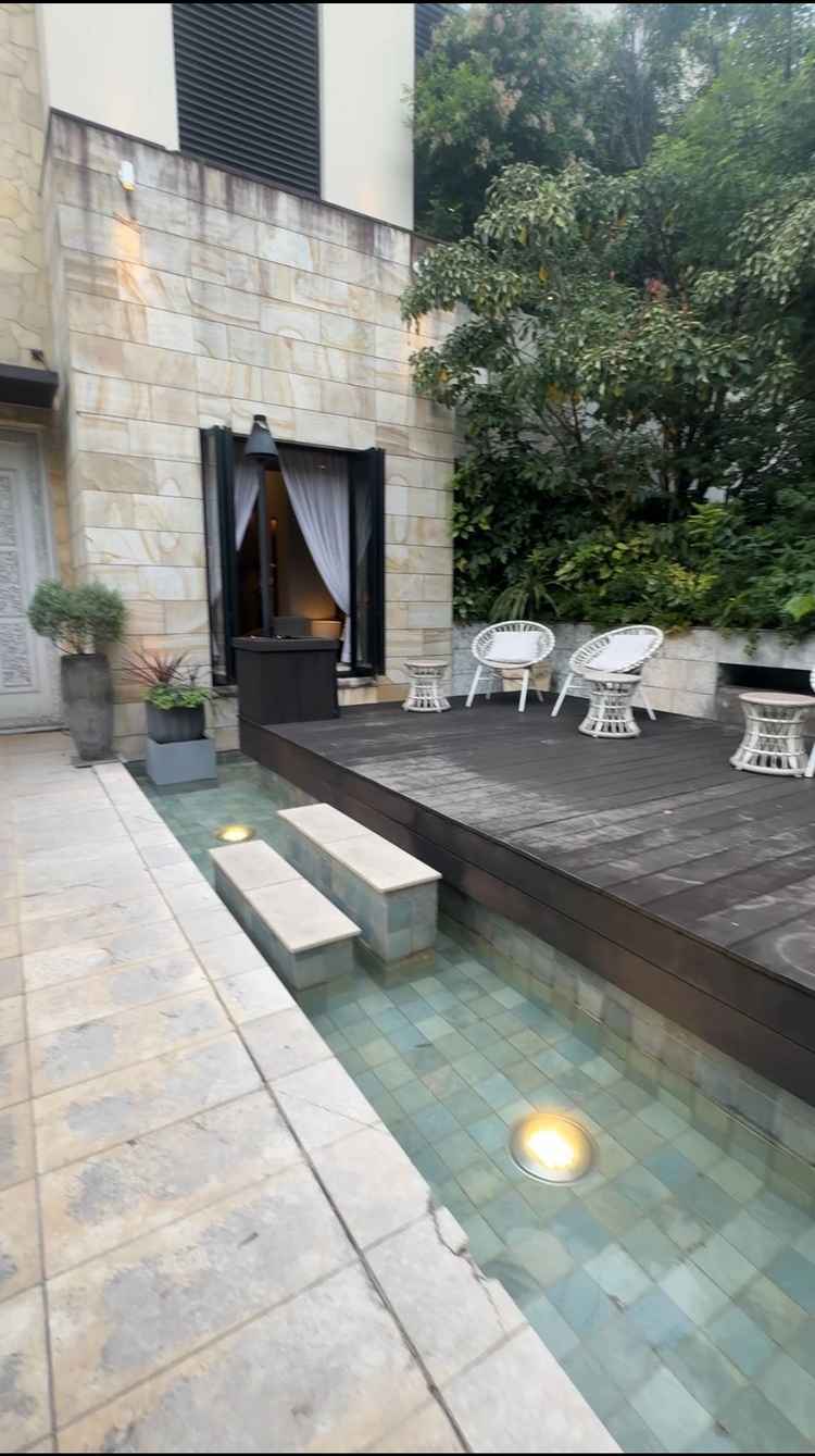 入り口のテラス（ここでも演出可能）