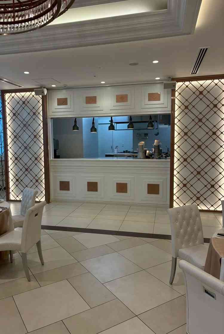 披露宴会場は2種類あり、どちらもオープンキッチンになっている。