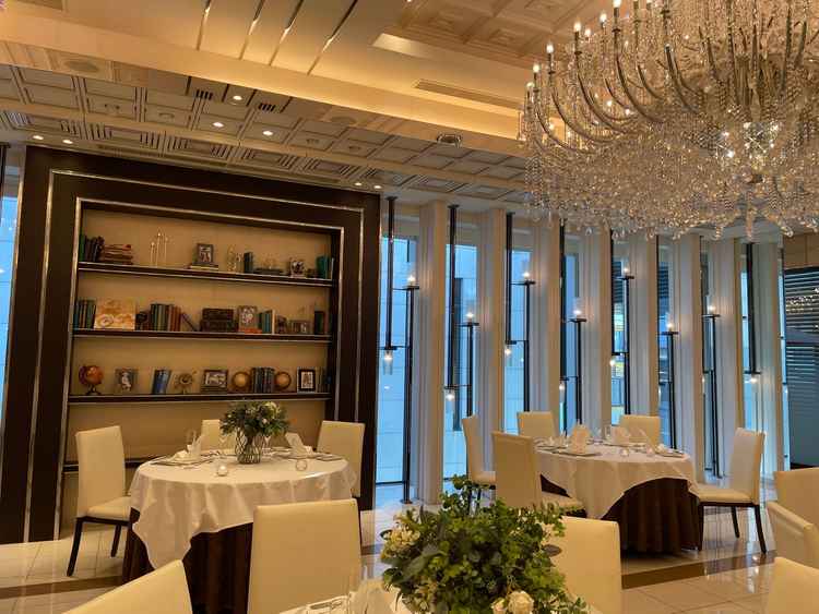 披露宴会場。少人数でするには最適な大きさ。