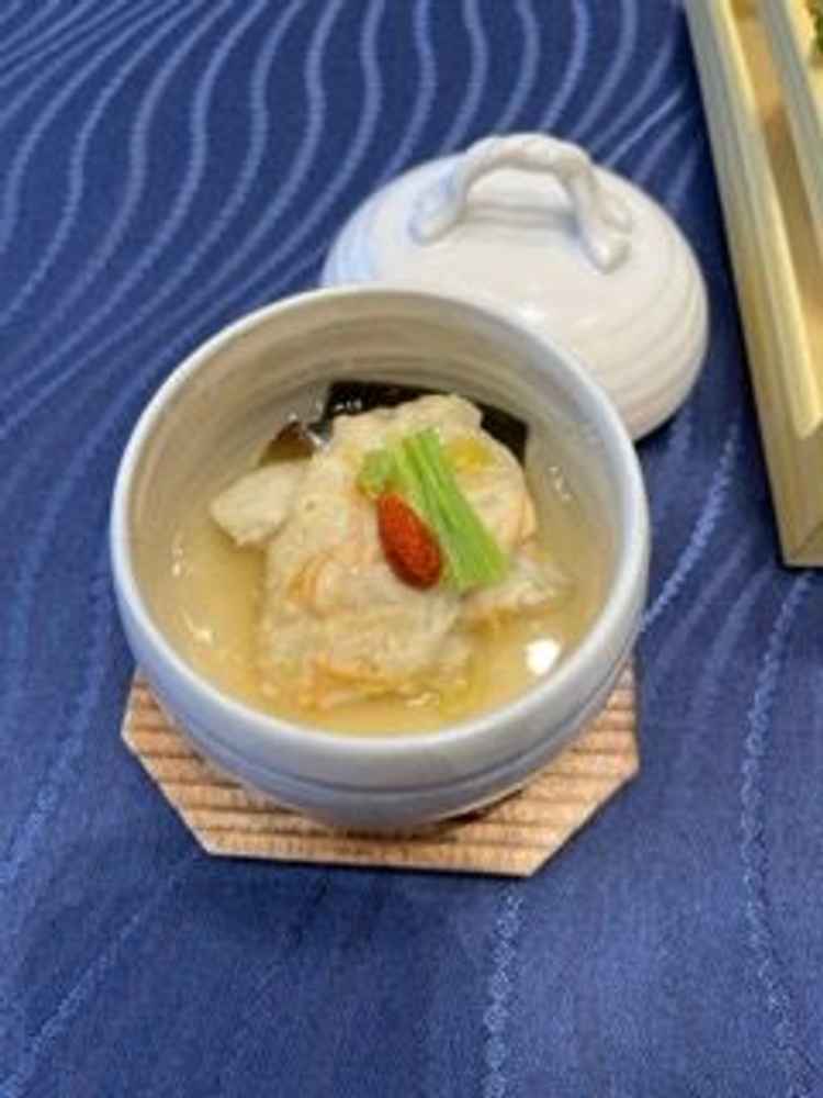 最も高額コース「花結」のみ提供される白身魚の湯葉蒸し。前菜→湯葉蒸し→お造りのタイミング