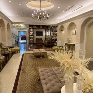 ゲストの方が受付までの時間お待ちいただけるロビーです。貸切なので当日は自由に装飾できるそうです！