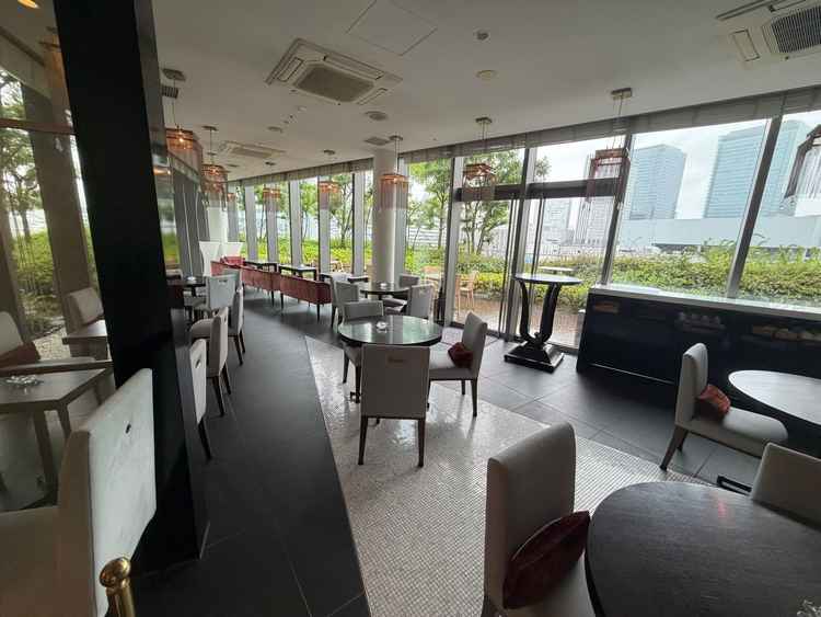 貸切フロアの一つでカフェラウンジです。招待客の落ち着ける場所になりそうです。