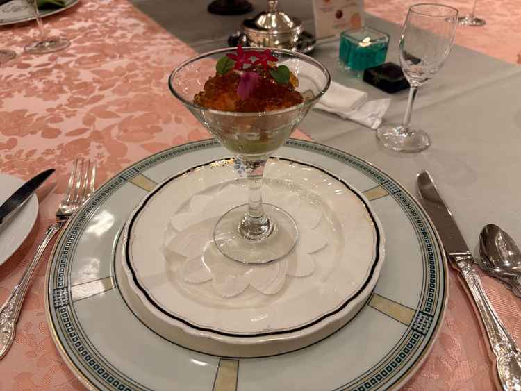 前菜がとても美味しく、後の料理も楽しみになれました。全ての料理にインパクトがありました。