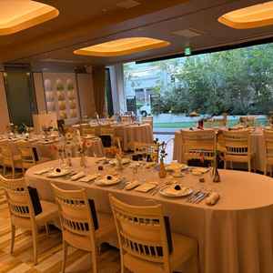 披露宴会場。ガーデンの様子。緑が多く綺麗だった。