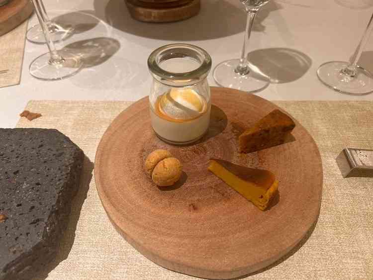 デザート。ケーキショップがあるだけあって、どれも本当においしかったです。