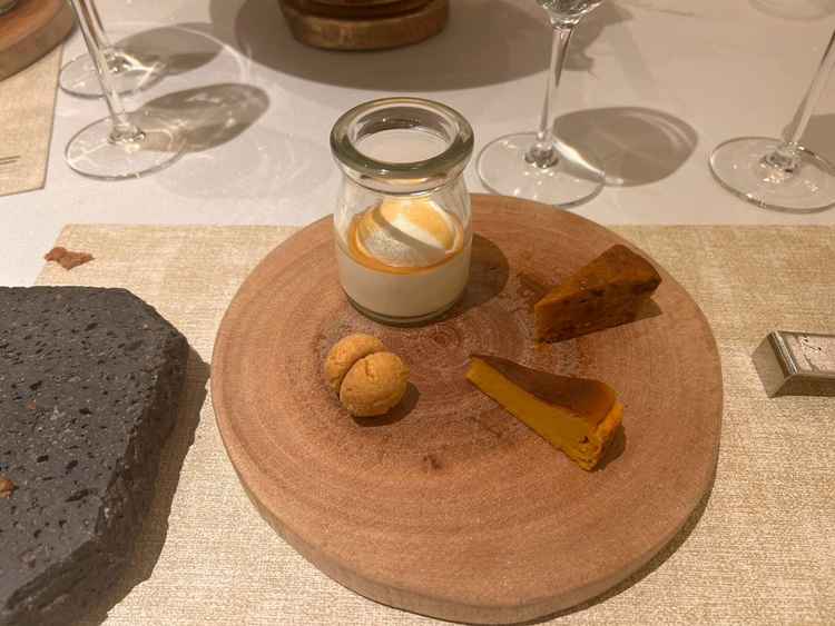 デザート。ケーキショップがあるだけあって、どれも本当においしかったです。