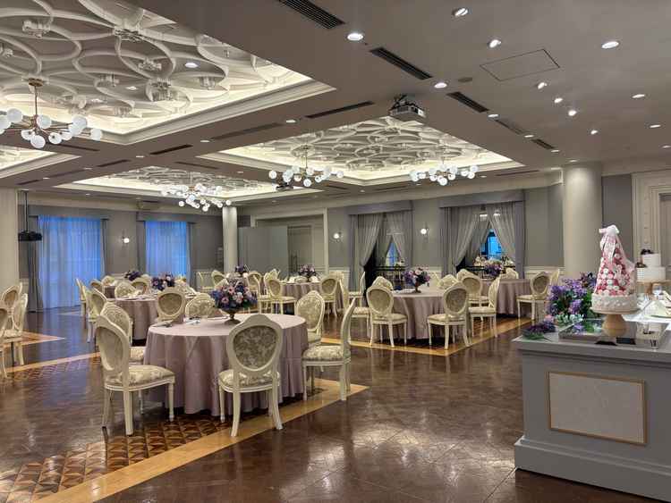 リニューアル済みの披露宴会場。パステルカラーで可愛かった。