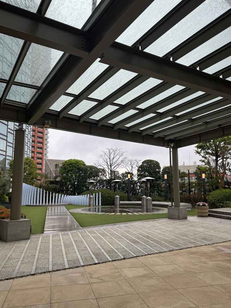 チャペルの外のガーデン