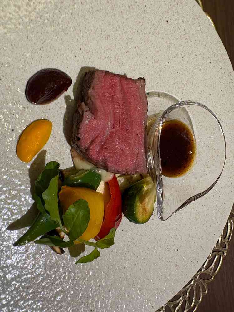 牛肉と野菜のソテー。全て美味しかったです