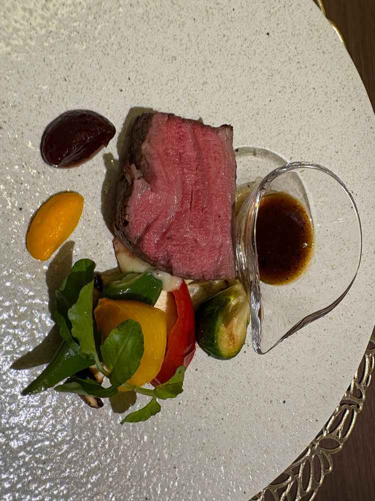 牛肉と野菜のソテー。全て美味しかったです