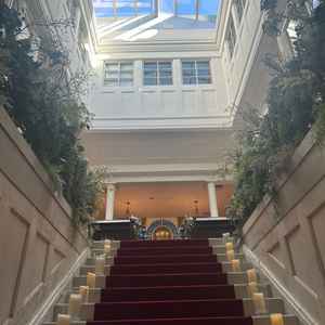 大階段から見た景色です。天井が高く晴れていたためとても素敵な景色でした。