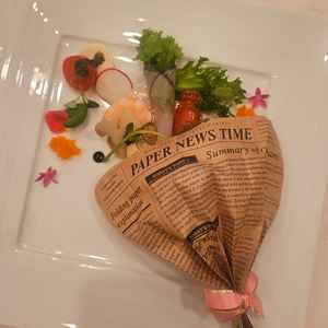 男性と女性で違うコースを提供いただきました。和洋中のコースもあり面白かったです。