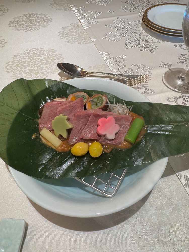 和食のメインであるお肉。和食ならではの技法や材料を使用しているみたい。