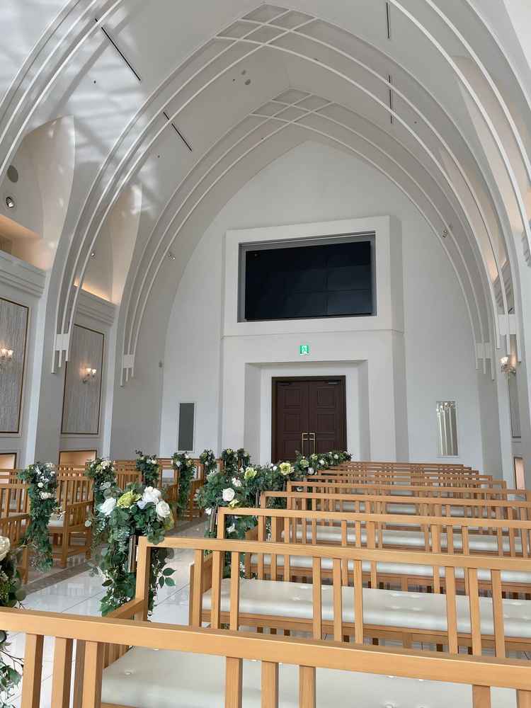 チャペルのモニターです。親への感謝ムービーのサンプルを拝見しましたが、明るくても見やすく感動しました