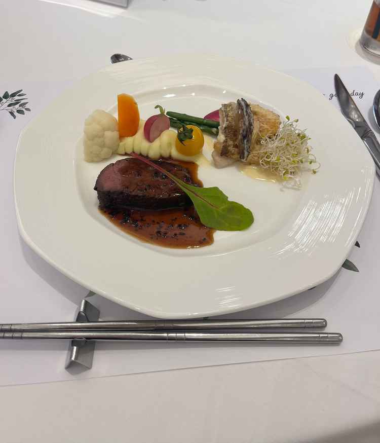 試食会のメイン料理。魚料理も肉料理も美味しかったです。